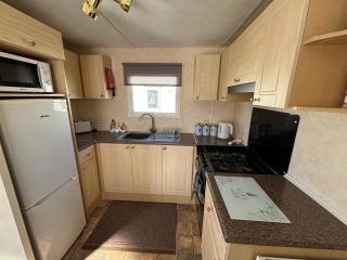 Seaview 146 - Ingoldmells - central heating, bed linen, full length decking - Meadow Lakes Caravan & Lodge Hire - Ingoldmells - 5