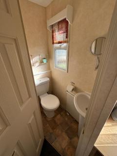 Seaview 146 - Ingoldmells - central heating, bed linen, full length decking - Meadow Lakes Caravan & Lodge Hire - Ingoldmells - 3