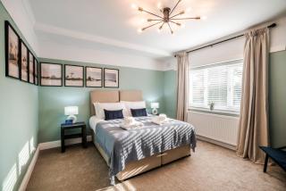 3-Bedroom Apartment 2-Bathrooms 2-Off Street Parking Spaces - 8