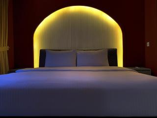 Royal Reside by StayMehman - 1