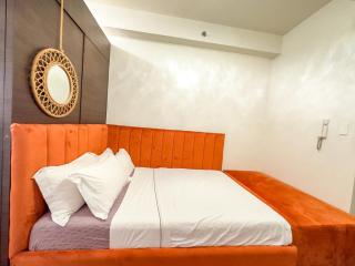 Air residences makati with balcony city lights view - Manila - 1