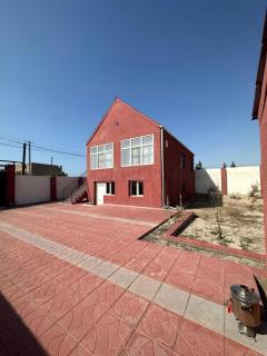 Elegant Red House - Bakoe - 4