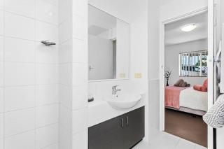 3 Cute Cunningham close to Subiaco - sleeps 2 - Perth - 7