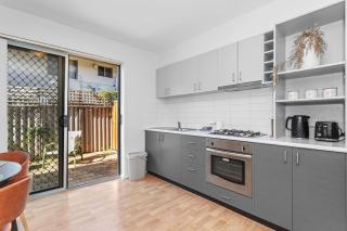 3 Cute Cunningham close to Subiaco - sleeps 2 - Perth - 5