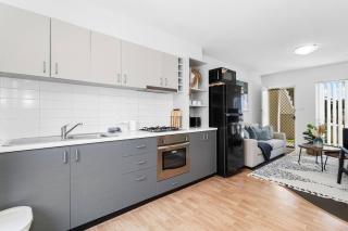 3 Cute Cunningham close to Subiaco - sleeps 2 - Perth - 4
