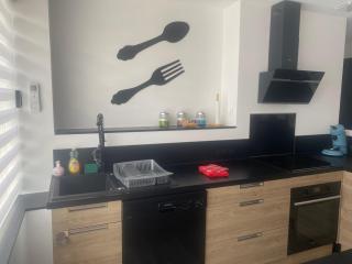T2 centre-ville, tout équipé, 1 chambre, 1 à 5 pers, climatisation, balcons, parking privé - Lorient - 3
