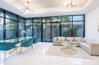 Gorgeous 3BR Townhouse with Private Garden - Dubai - 1