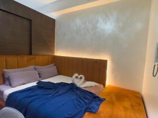 Air residences makati with balcony city lights view - Manila - 9