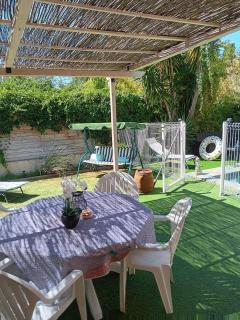 Paradis terrestre sud de la France, avec sa piscine bali privée, clim, jardin, animaux admis,5 mn autoroute - 3