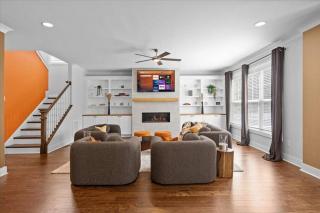 Luxurious, Sleeps13, Spacious, 5 mins to Uptown - Charlotte - 1