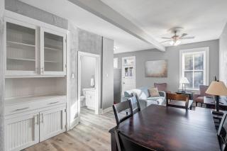 Beautiful Rehabbed Unit in Shaw Community - 4226b - 4