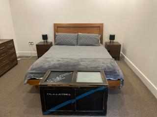 Modern apartment 4 mins from Gatwick - 4