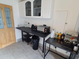 QUICK STOP-GATWICK STAY, Triple room - Ifield - 4