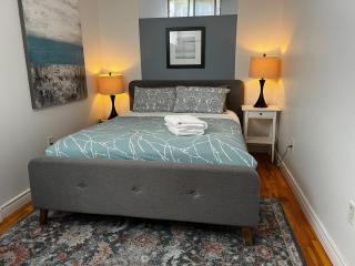 Inglis Heritage Cozy 2-Bedroom near Waterfront & Dining, Unit D - Halifax - 7