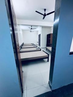 Konkan Central Dormitory and Family Room - Kankauli - 7