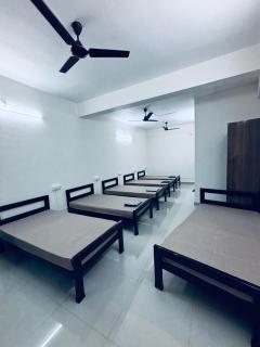Konkan Central Dormitory and Family Room - Kankauli - 6