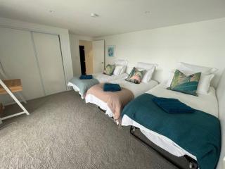 Luxury Seaside Village Resort - 9