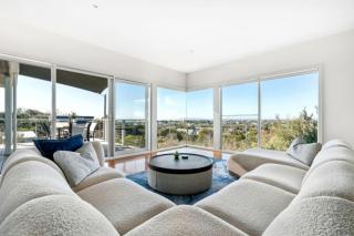 Classic Coastal Escape - Sensational Sea Views - 0