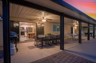 6 BR Oasis with Pool, Pickle Ball, Golf & More! - 1