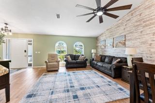 3BR Coastal Oasis Waterfront Home with Pool - Yonkers - 5