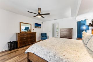 3BR Coastal Oasis Waterfront Home with Pool - Yonkers - 4