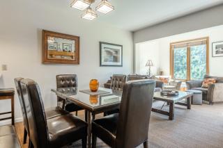 Mammoth Green #210 - Nearly Ski-in Ski-Out 2 Bedroom 2 Bath, Sleeps 6 on Golf Course - Mammoth Lakes - 4