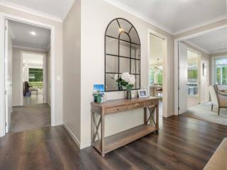 Large Family Home with pool, cricket, golf & more - Auckland - 4