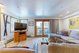 Torian Plum Plaza 302 - 4