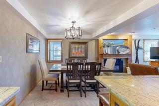 Torian Plum Plaza 302 - 2