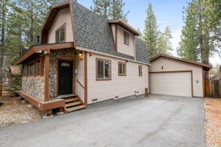 Three Bear's Bungalow - Close to Slopes! - 0