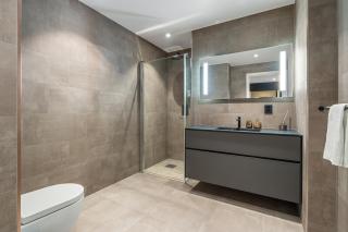 Luxury Apartment Downtown Tromsø with 2 Bathrooms 2 Bedrooms and Parking - 2