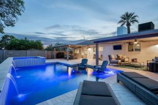 Dos Cacti outdoor oasis, heated pool, spa, bikes, EV, BBQ - Scottsdale - 3