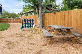 Casa Cowboy near Downtown, Gourmet Kitchen, Private Yard - San Antonio - 2