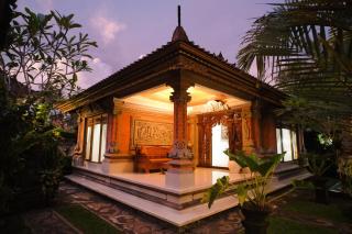 Brata's 2 Bedrooms Homestay with Private Kitchen - Ubud - 0