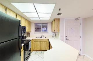Oceanfront Condo at Oceania Beach Club - Pool, Balcony, Sleeps 4, Walk to Flagler Ave - New Smyrna Beach - 7