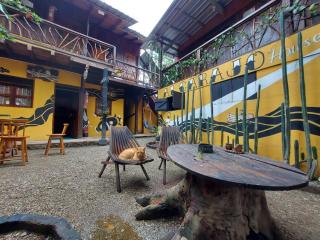 Al Carajo House Backpackers Host - Montañita - 0