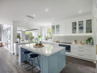 Stunning and Luxurious 4-Bedroom Mansion at Rochedale - Rochedale - 8