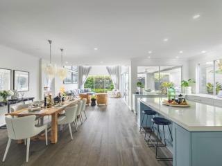 Stunning and Luxurious 4-Bedroom Mansion at Rochedale - Rochedale - 5
