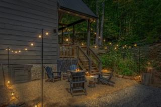 Luxury Couples Retreat- Hot Tub-Fireplace- Fire Pit- BBQ - 6