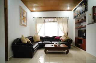 Brata's 2 Bedrooms Homestay with Private Kitchen - Ubud - 8