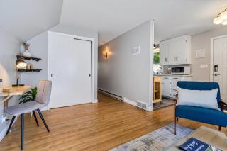 Nicollet Nook 1BR Upper-Level Retreat - 7