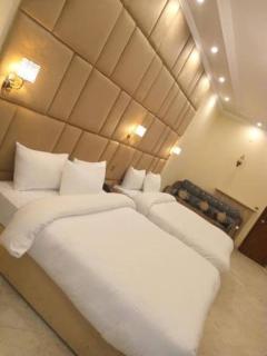 Hotel Elegant Near Karachi Expo Center and Agha Khan - Karachi - 5