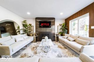 NEW Luxury Retreat-Hot Tub-King Beds-Sleeps 8-AC - Edmonton - 0