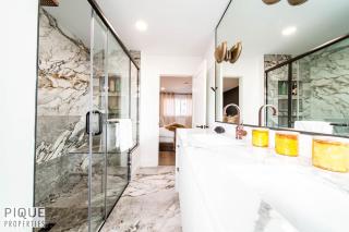 NEW Luxury Retreat-Hot Tub-King Beds-Sleeps 8-AC - Edmonton - 3