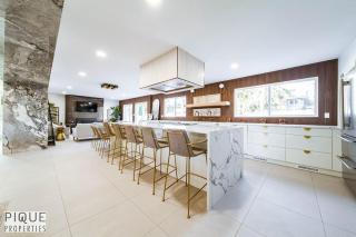 NEW Luxury Retreat-Hot Tub-King Beds-Sleeps 8-AC - Edmonton - 2