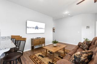 Arcade, Hot Tub, Deck Area, Free Tickets, Bright Upgraded Decor-Ledgestone Golf OnSite! - 9