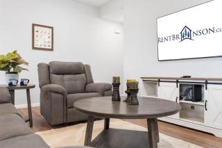 Hot Tub, Golf Course On Site, Arcade, Pvt Deck- HighEnd Decor! Bright Floorplan - 3