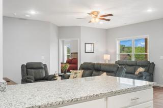 Free SDC Tickets, Pvt Hot Tub, Near Silver Dollar City, Golf Course, Bright Floorplan - Branson West - 3