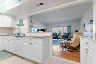 Spacious 3BR Beachfront Condo with Balcony & Parking - Satellite Beach - 6