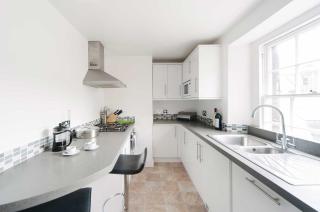 Stylish three bedroom apartment in heart of city - Bath - 5